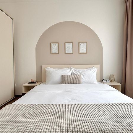 Wanderlust Home Cream, Rasnov Apt For 4, Wifi And Free Parking Εξωτερικό φωτογραφία