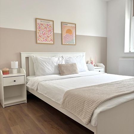 Wanderlust Home Cream, Rasnov Apt For 4, Wifi And Free Parking Εξωτερικό φωτογραφία