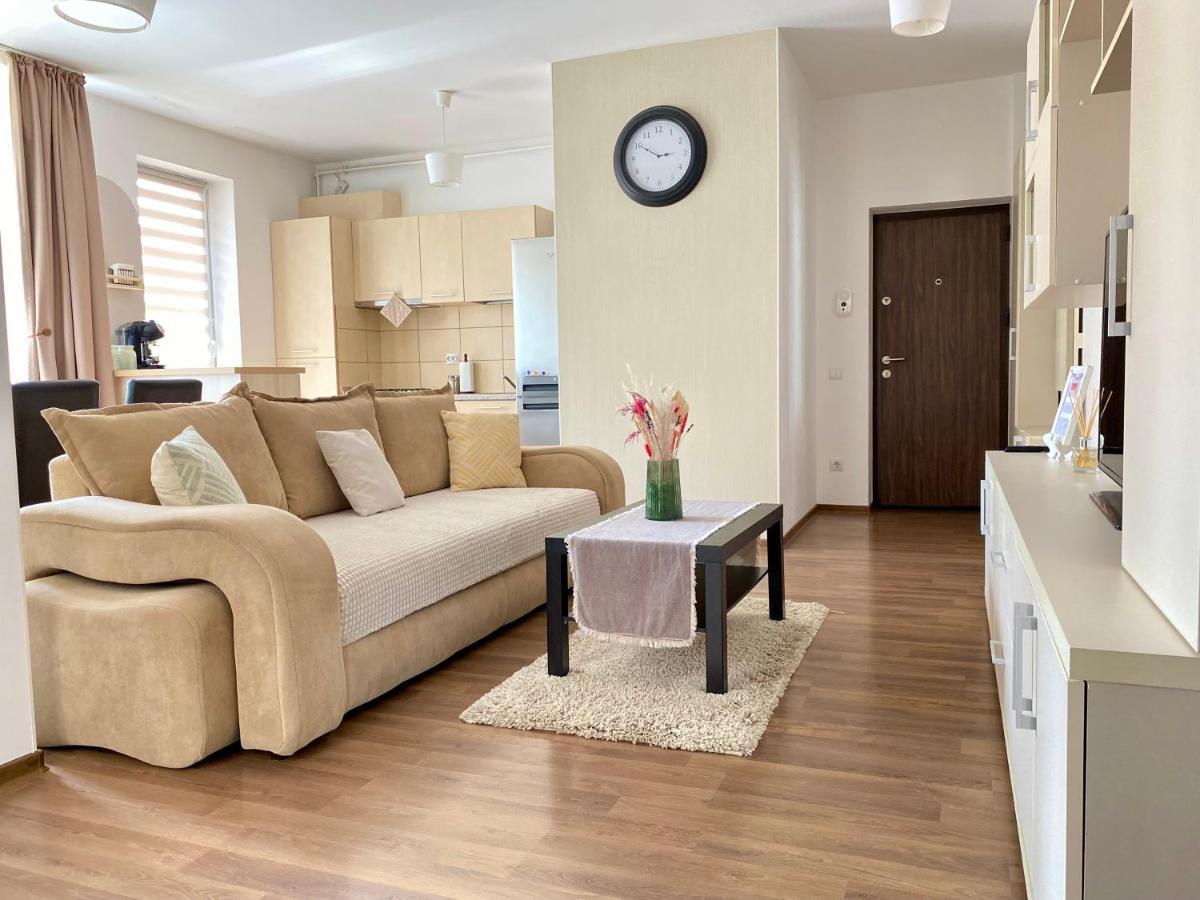 Wanderlust Home Cream, Rasnov Apt For 4, Wifi And Free Parking Εξωτερικό φωτογραφία