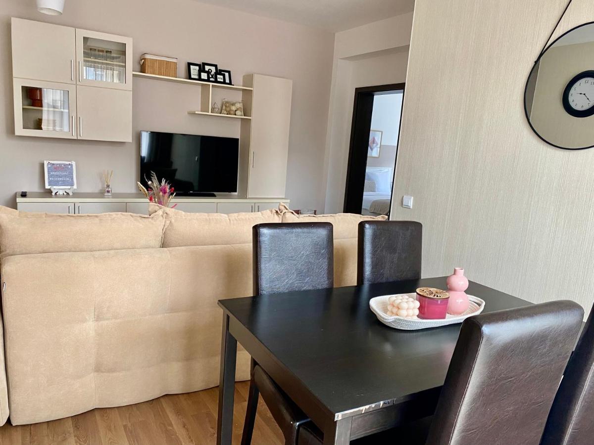 Wanderlust Home Cream, Rasnov Apt For 4, Wifi And Free Parking Εξωτερικό φωτογραφία