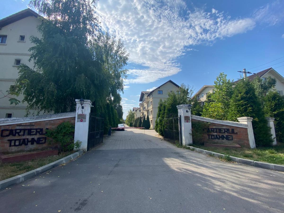 Wanderlust Home Cream, Rasnov Apt For 4, Wifi And Free Parking Εξωτερικό φωτογραφία