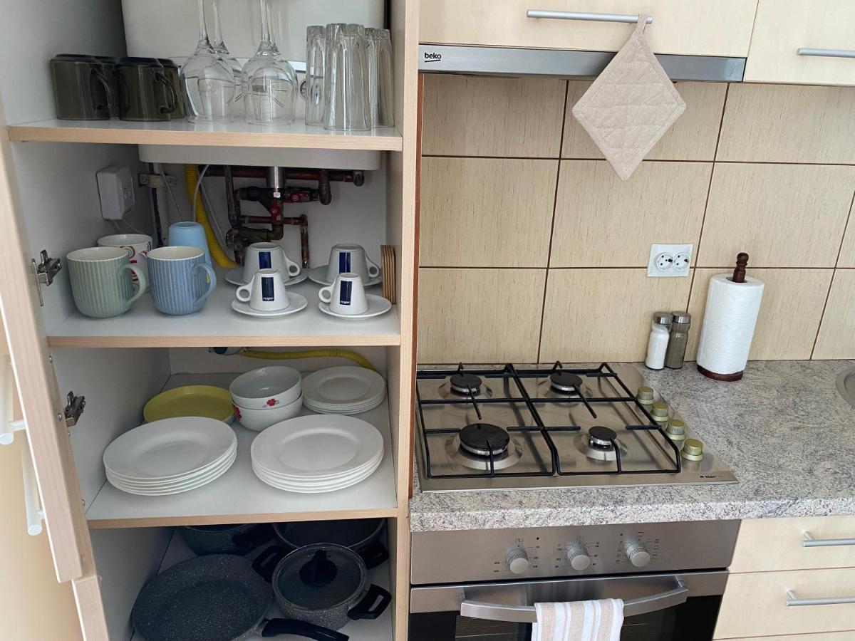 Wanderlust Home Cream, Rasnov Apt For 4, Wifi And Free Parking Εξωτερικό φωτογραφία