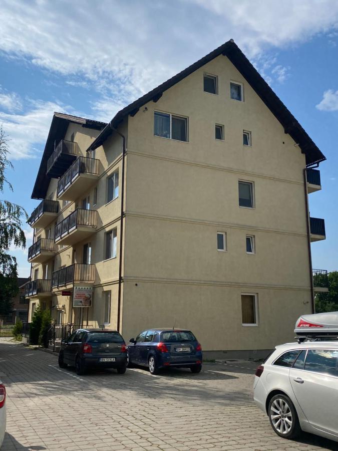 Wanderlust Home Cream, Rasnov Apt For 4, Wifi And Free Parking Εξωτερικό φωτογραφία