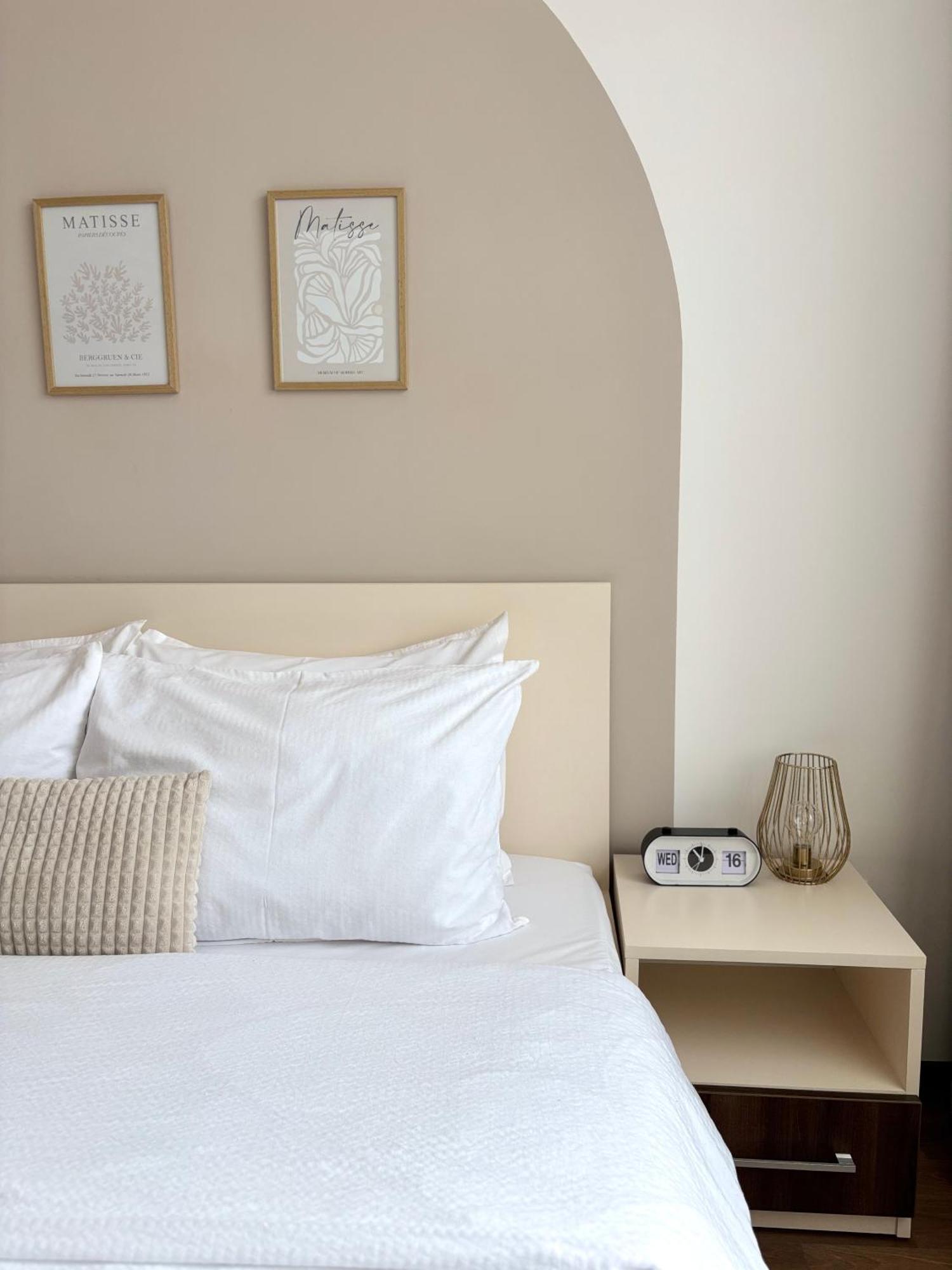 Wanderlust Home Cream, Rasnov Apt For 4, Wifi And Free Parking Εξωτερικό φωτογραφία
