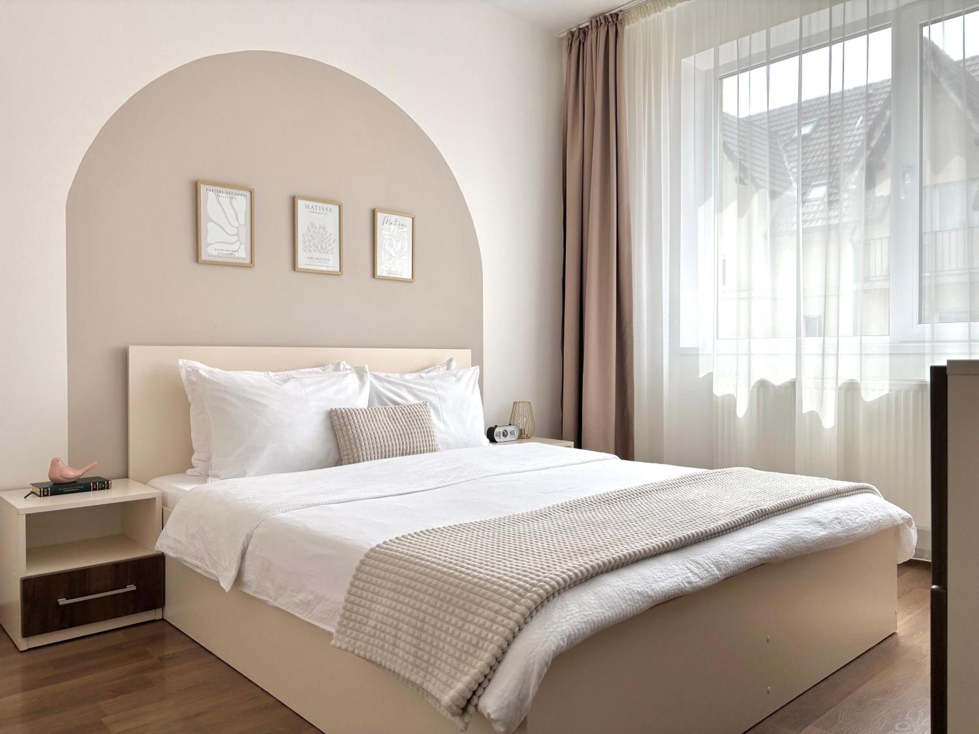 Wanderlust Home Cream, Rasnov Apt For 4, Wifi And Free Parking Εξωτερικό φωτογραφία