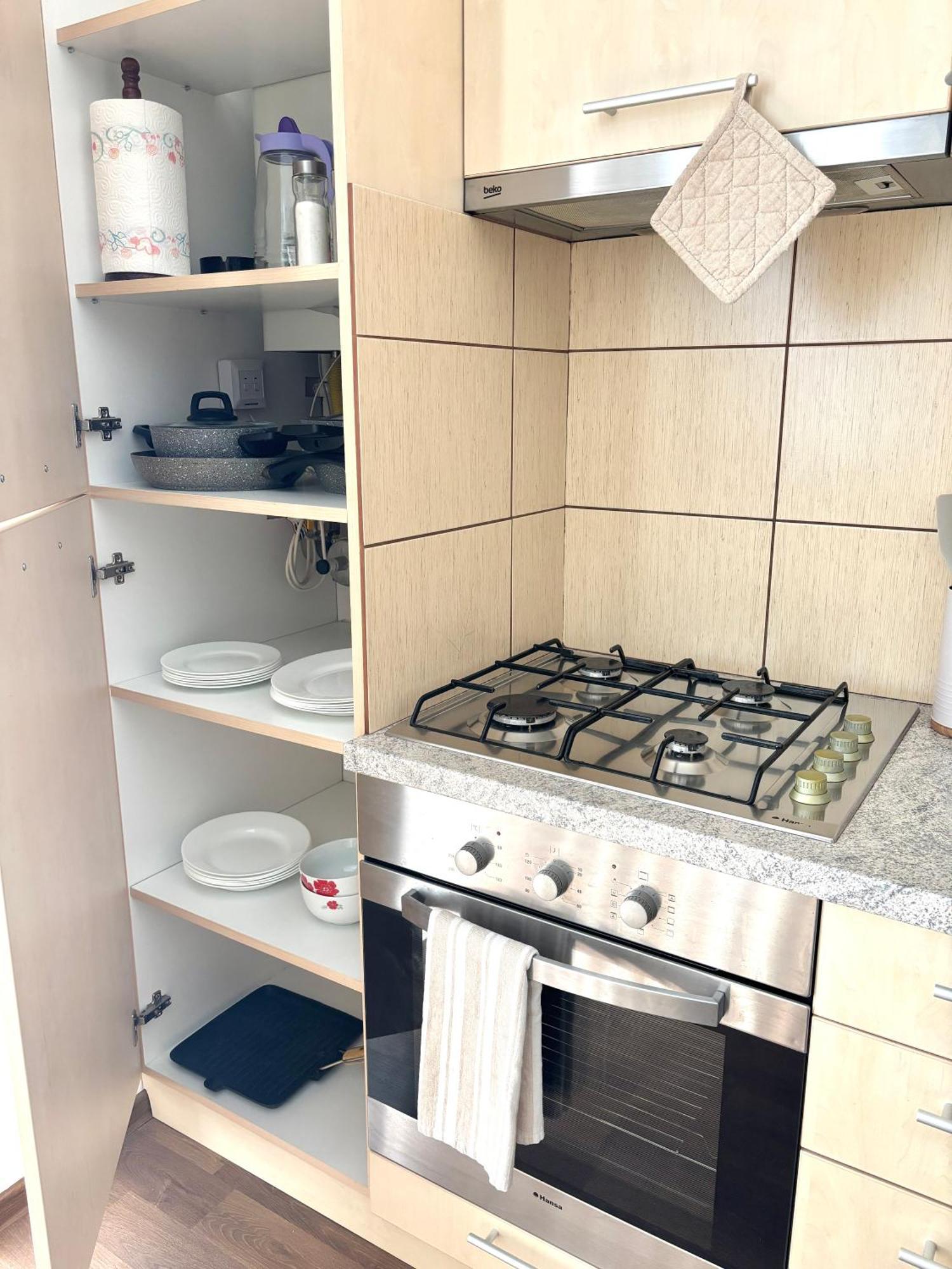 Wanderlust Home Cream, Rasnov Apt For 4, Wifi And Free Parking Εξωτερικό φωτογραφία