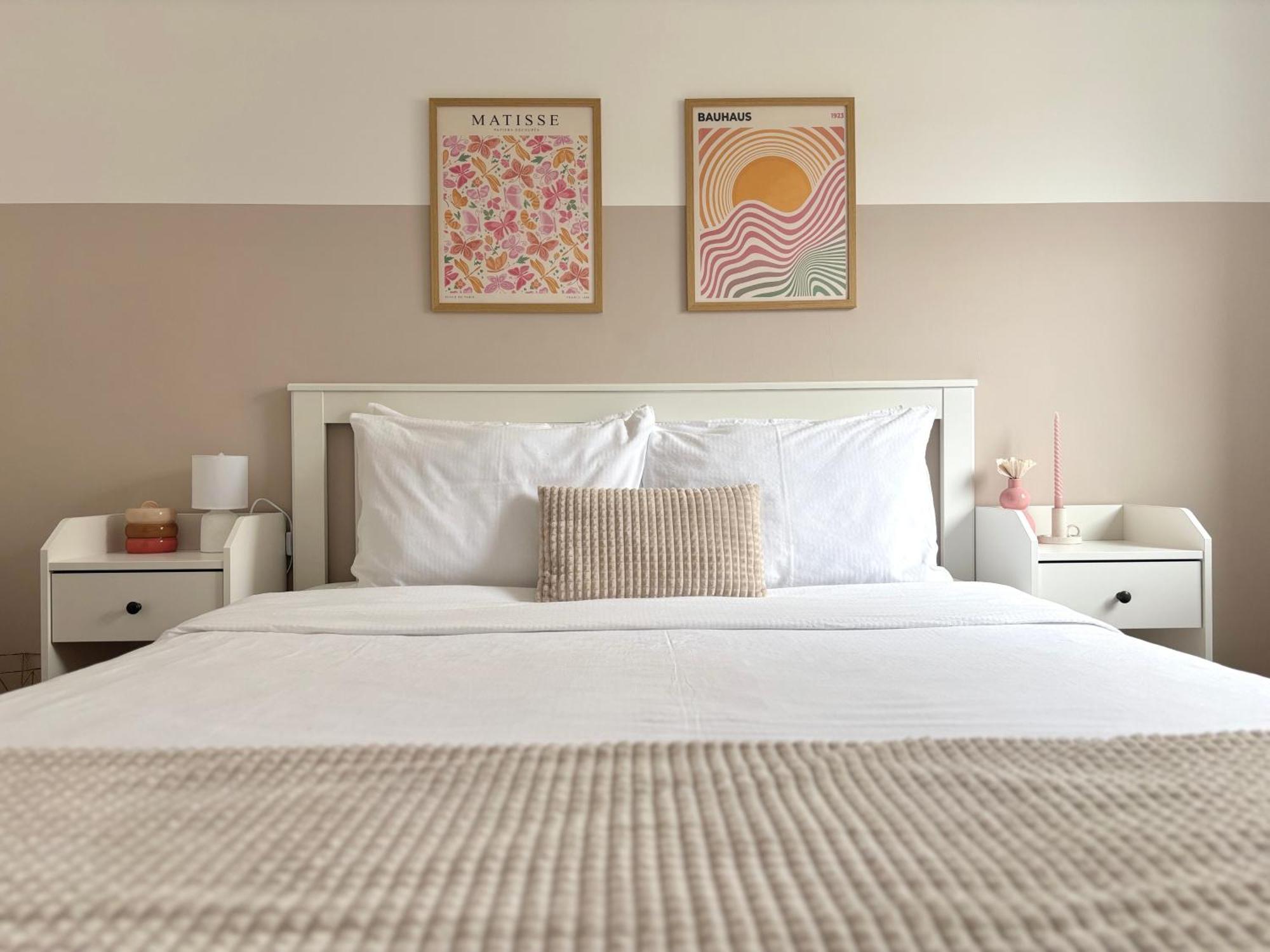 Wanderlust Home Cream, Rasnov Apt For 4, Wifi And Free Parking Εξωτερικό φωτογραφία