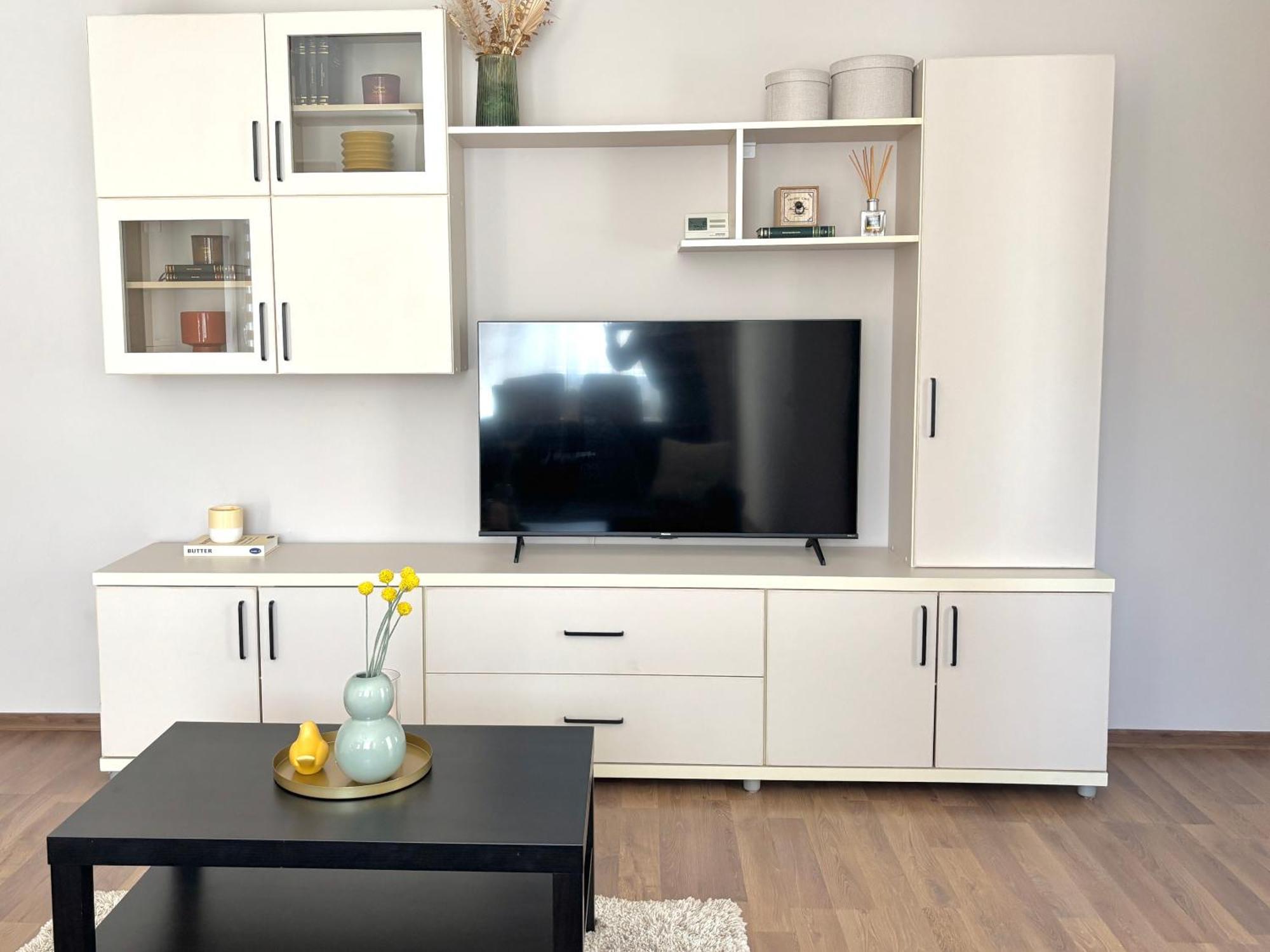 Wanderlust Home Cream, Rasnov Apt For 4, Wifi And Free Parking Εξωτερικό φωτογραφία