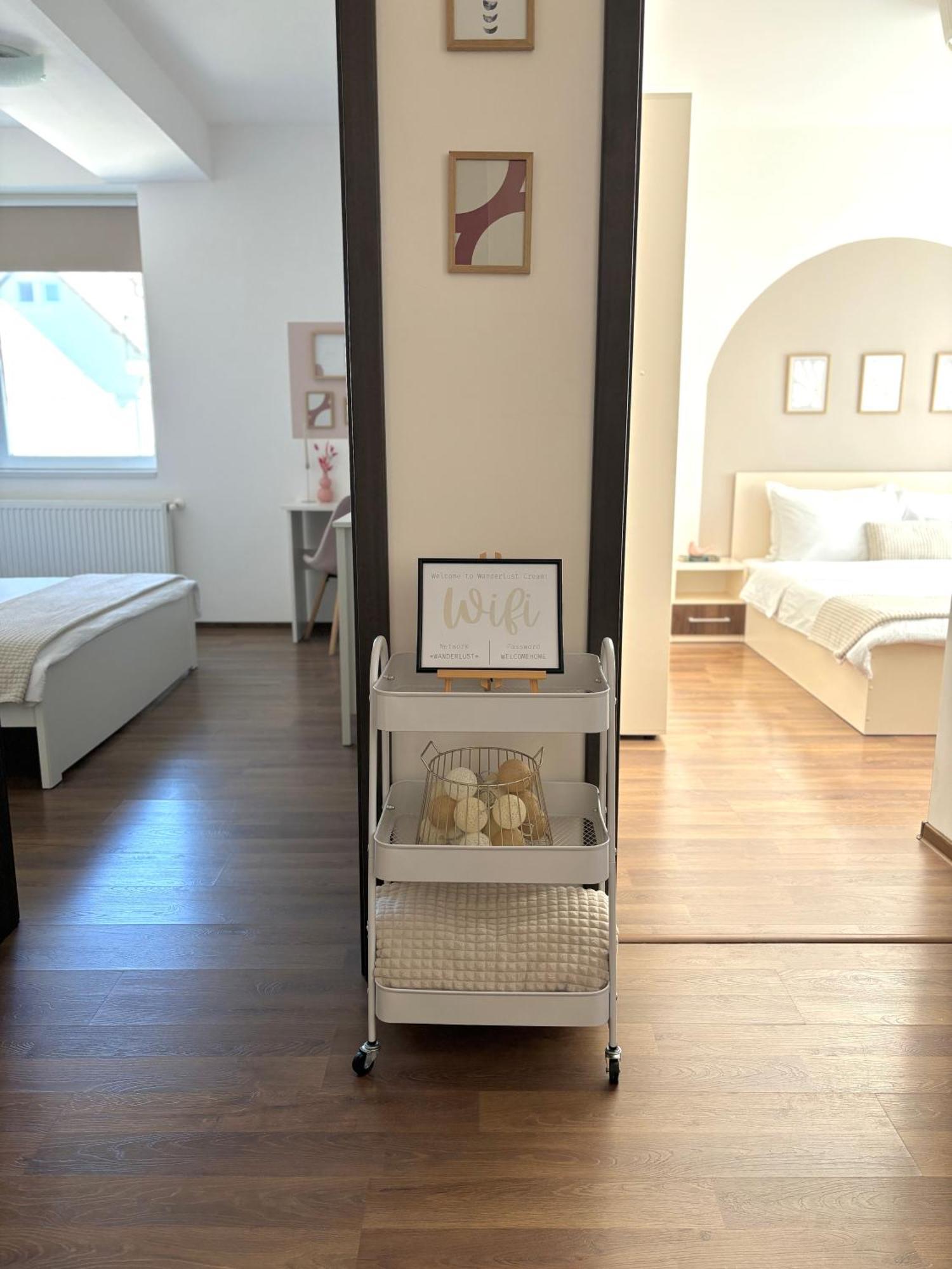 Wanderlust Home Cream, Rasnov Apt For 4, Wifi And Free Parking Εξωτερικό φωτογραφία