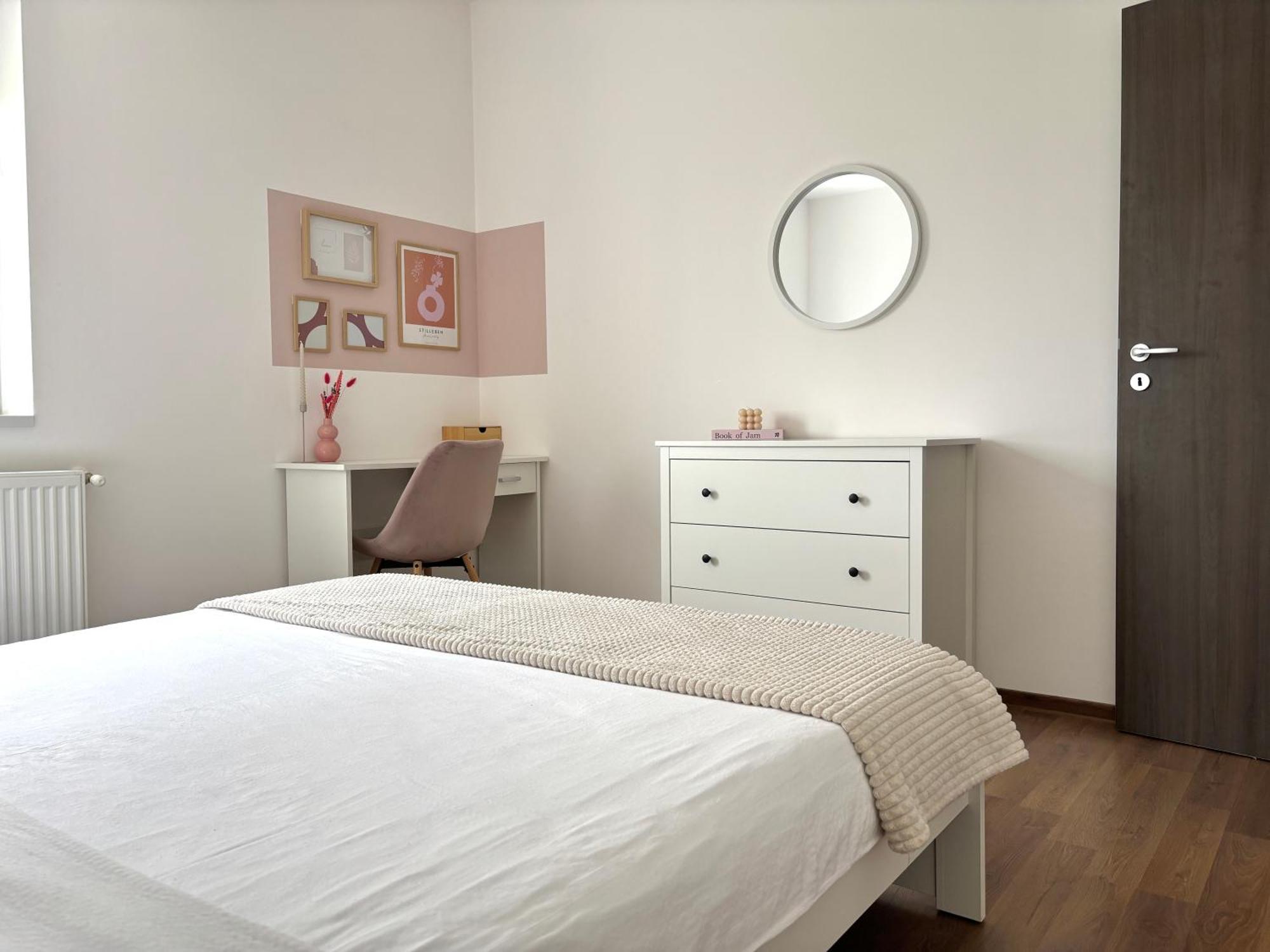 Wanderlust Home Cream, Rasnov Apt For 4, Wifi And Free Parking Εξωτερικό φωτογραφία